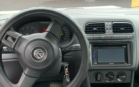 Volkswagen Polo VI (EU Market), 2011 год, 800 000 рублей, 13 фотография