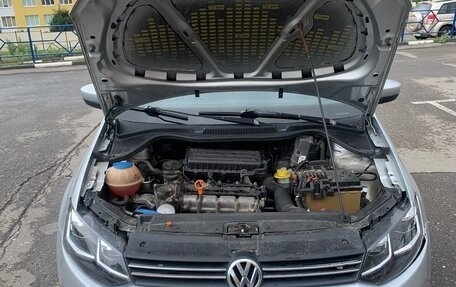 Volkswagen Polo VI (EU Market), 2011 год, 800 000 рублей, 2 фотография