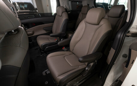 KIA Carnival, 2025 год, 5 700 000 рублей, 13 фотография