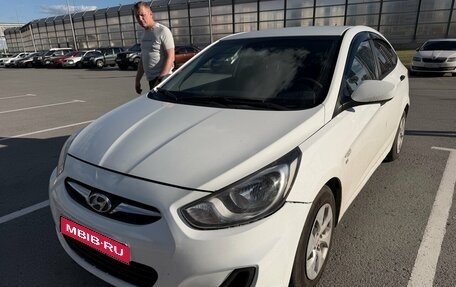 Hyundai Solaris II рестайлинг, 2014 год, 990 000 рублей, 1 фотография