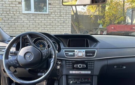 Mercedes-Benz E-Класс, 2015 год, 1 600 000 рублей, 2 фотография