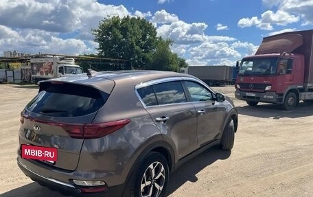 KIA Sportage IV рестайлинг, 2020 год, 2 100 000 рублей, 5 фотография