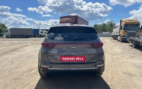 KIA Sportage IV рестайлинг, 2020 год, 2 100 000 рублей, 2 фотография