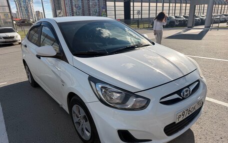 Hyundai Solaris II рестайлинг, 2014 год, 990 000 рублей, 2 фотография
