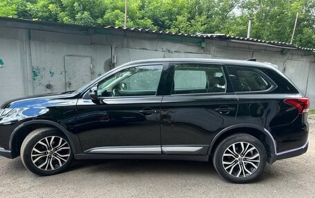 Mitsubishi Outlander III рестайлинг 3, 2019 год, 1 890 000 рублей, 1 фотография