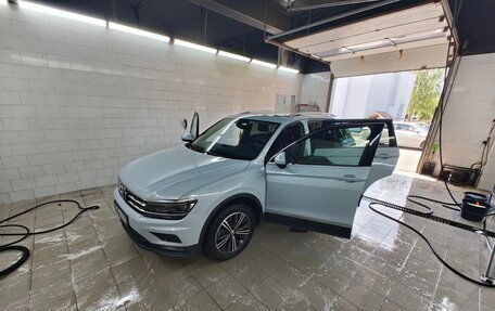 Volkswagen Tiguan II, 2018 год, 2 250 000 рублей, 3 фотография