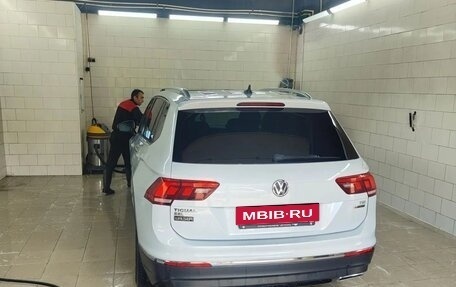 Volkswagen Tiguan II, 2018 год, 2 250 000 рублей, 2 фотография