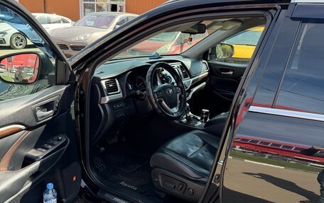 Toyota Highlander III, 2015 год, 2 590 000 рублей, 7 фотография
