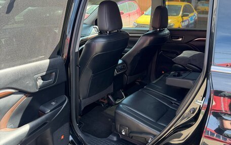 Toyota Highlander III, 2015 год, 2 590 000 рублей, 9 фотография