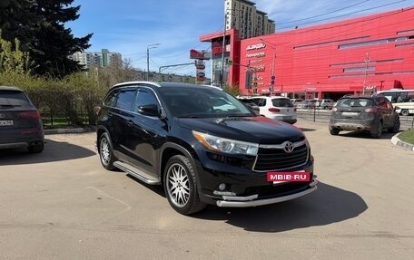 Toyota Highlander III, 2015 год, 2 590 000 рублей, 2 фотография