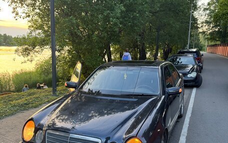Mercedes-Benz E-Класс, 2000 год, 320 000 рублей, 2 фотография