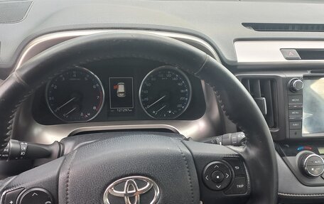 Toyota RAV4, 2019 год, 3 100 000 рублей, 13 фотография