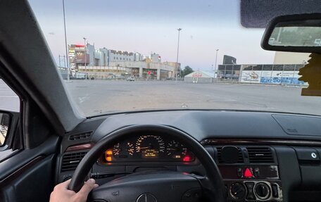 Mercedes-Benz E-Класс, 2000 год, 320 000 рублей, 10 фотография