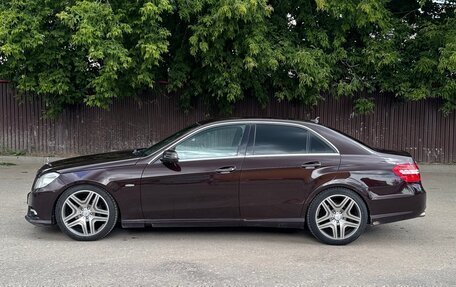 Mercedes-Benz E-Класс, 2011 год, 750 000 рублей, 3 фотография