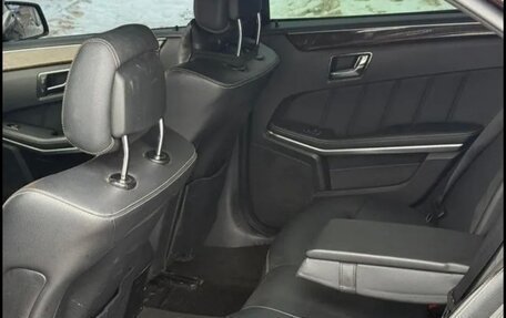 Mercedes-Benz E-Класс, 2011 год, 750 000 рублей, 13 фотография