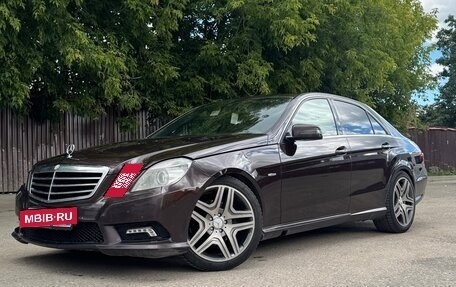 Mercedes-Benz E-Класс, 2011 год, 750 000 рублей, 2 фотография