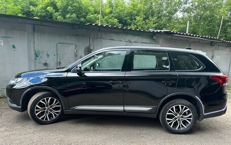 Mitsubishi Outlander III рестайлинг 3, 2019 год, 1 890 000 рублей, 2 фотография
