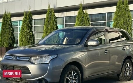 Mitsubishi Outlander III рестайлинг 3, 2013 год, 1 295 000 рублей, 3 фотография