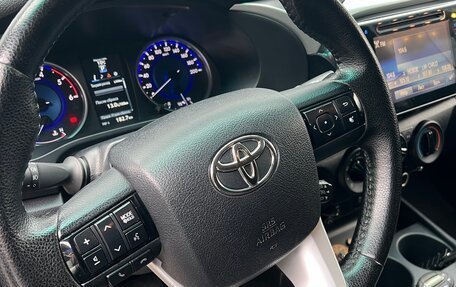 Toyota Hilux VIII, 2015 год, 2 800 000 рублей, 8 фотография