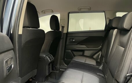 Mitsubishi Outlander III рестайлинг 3, 2019 год, 2 200 000 рублей, 9 фотография
