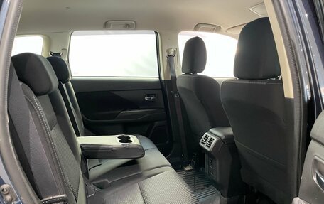Mitsubishi Outlander III рестайлинг 3, 2019 год, 2 200 000 рублей, 10 фотография
