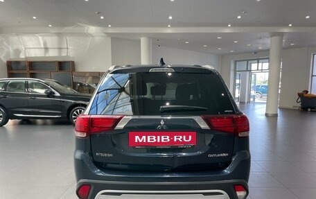 Mitsubishi Outlander III рестайлинг 3, 2019 год, 2 200 000 рублей, 5 фотография