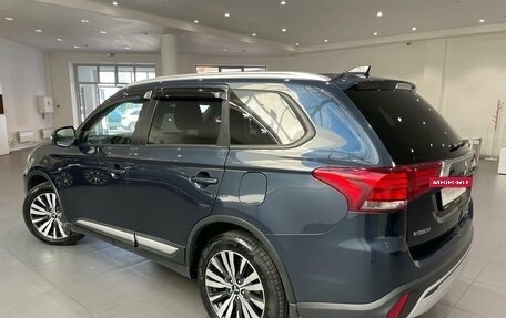 Mitsubishi Outlander III рестайлинг 3, 2019 год, 2 200 000 рублей, 4 фотография