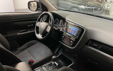 Mitsubishi Outlander III рестайлинг 3, 2019 год, 2 200 000 рублей, 11 фотография