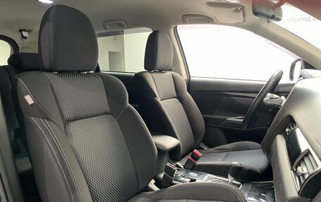Mitsubishi Outlander III рестайлинг 3, 2019 год, 2 200 000 рублей, 12 фотография