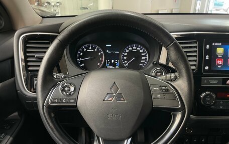 Mitsubishi Outlander III рестайлинг 3, 2019 год, 2 200 000 рублей, 16 фотография