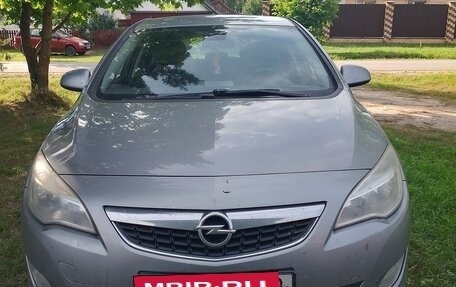 Opel Astra J, 2011 год, 600 000 рублей, 2 фотография