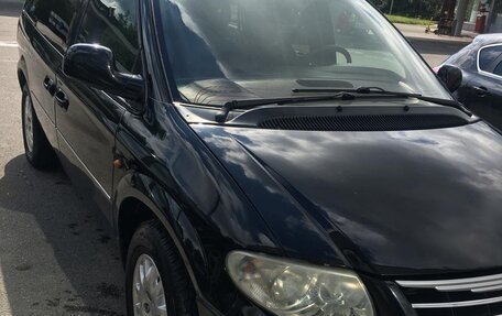 Chrysler Voyager IV, 2004 год, 610 000 рублей, 2 фотография
