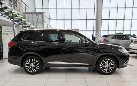 Mitsubishi Outlander III рестайлинг 3, 2018 год, 1 899 000 рублей, 8 фотография