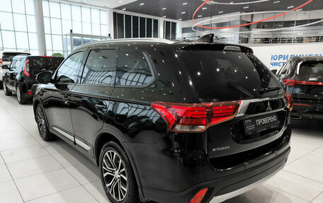 Mitsubishi Outlander III рестайлинг 3, 2018 год, 1 899 000 рублей, 11 фотография