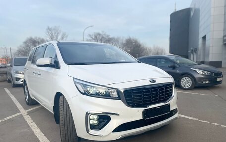 KIA Carnival III, 2018 год, 2 850 000 рублей, 2 фотография