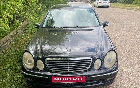 Mercedes-Benz E-Класс, 2004 год, 650 000 рублей, 3 фотография