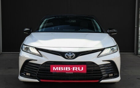 Toyota Camry, 2021 год, 3 499 000 рублей, 2 фотография