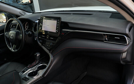 Toyota Camry, 2021 год, 3 499 000 рублей, 8 фотография