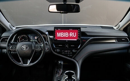 Toyota Camry, 2021 год, 3 499 000 рублей, 12 фотография