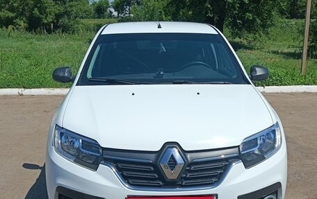 Renault Logan II, 2018 год, 950 000 рублей, 1 фотография