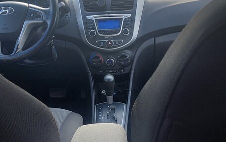 Hyundai Solaris II рестайлинг, 2013 год, 850 000 рублей, 12 фотография