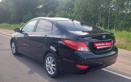 Hyundai Solaris II рестайлинг, 2013 год, 850 000 рублей, 3 фотография