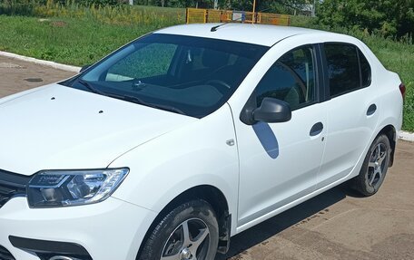 Renault Logan II, 2018 год, 950 000 рублей, 2 фотография