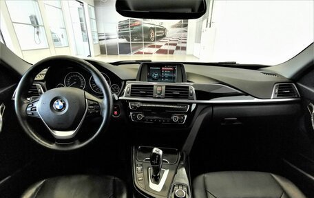 BMW 3 серия, 2018 год, 1 855 000 рублей, 11 фотография