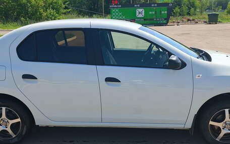 Renault Logan II, 2018 год, 950 000 рублей, 4 фотография