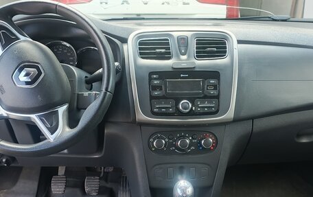 Renault Logan II, 2018 год, 950 000 рублей, 12 фотография
