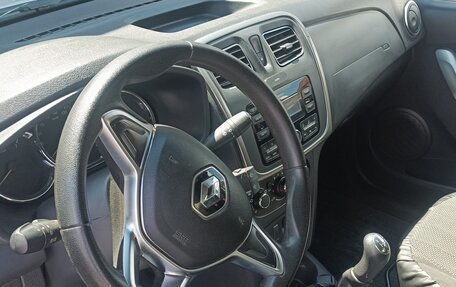 Renault Logan II, 2018 год, 950 000 рублей, 11 фотография