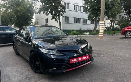 Toyota Camry, 2021 год, 3 090 000 рублей, 2 фотография