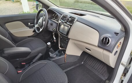 Renault Logan II, 2018 год, 999 000 рублей, 12 фотография