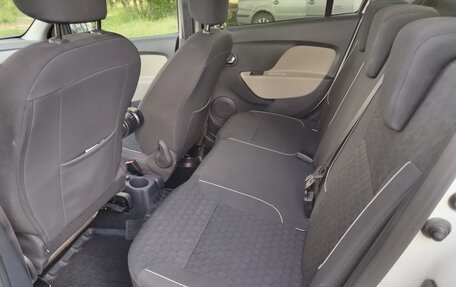 Renault Logan II, 2018 год, 999 000 рублей, 11 фотография